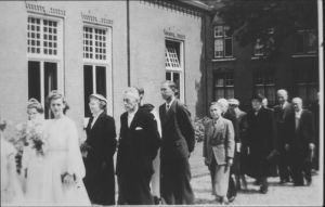 1960
Fam. Tilet op weg naar pastorie pastoor

