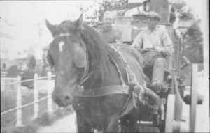 1935
Vuilniskar met Toon (L) en Jaap Manshanden. Keern
