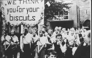 aug.1945
Optocht bevrijdingsfeesten. Op achtergrond Gymnastiekgebouw "De Munt" aan de Breedstraat
