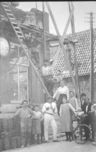1923
Verbouwing openbare school Bagijnhof. Later Scala bioscoop,namen onbekend
