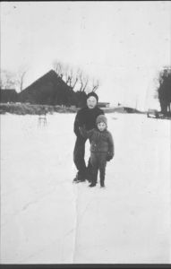 Winter in de Brake 1956
Links "Brake Hoeve" Namen?
