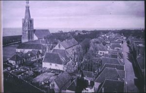 1920, rechts Bagijnhof, links, Muntstraat met Munt.
Genomen vanaf R.K toren.
