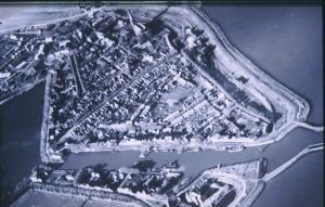 1935
